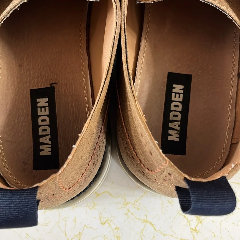 Steve Madden Oxford Casual Tan Shoe Slight Use US Size 12M